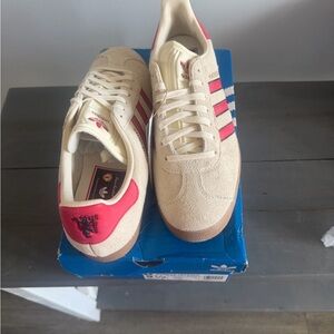Adidas Gazelle Soccer Men’s 9.5 Women’s 10.5
